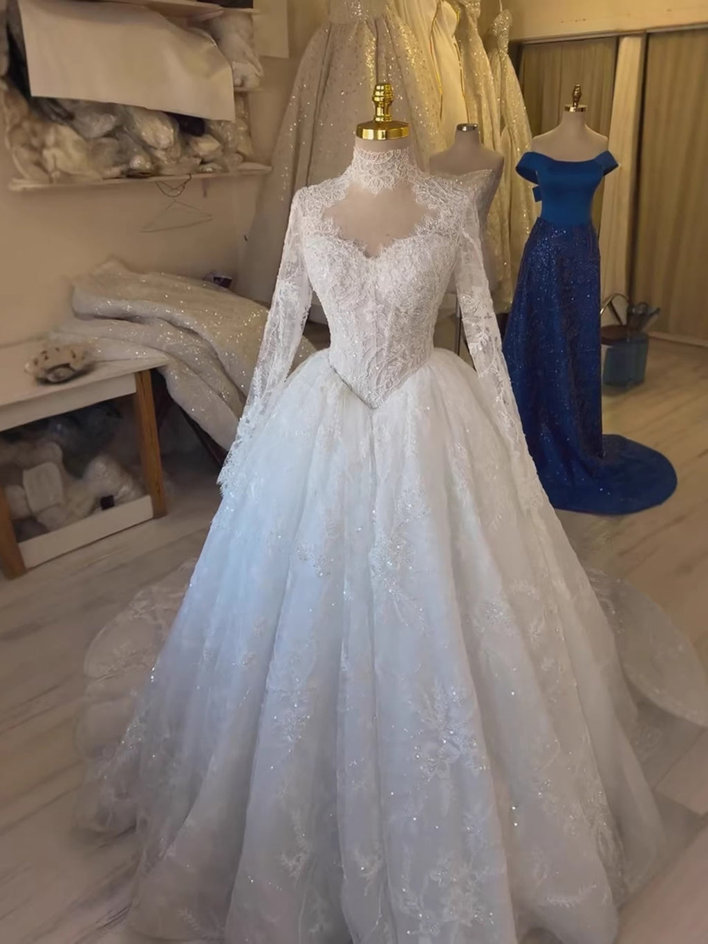 Luxury White CLAce High Neck Long Sleeve Wedding Dress HA2534
