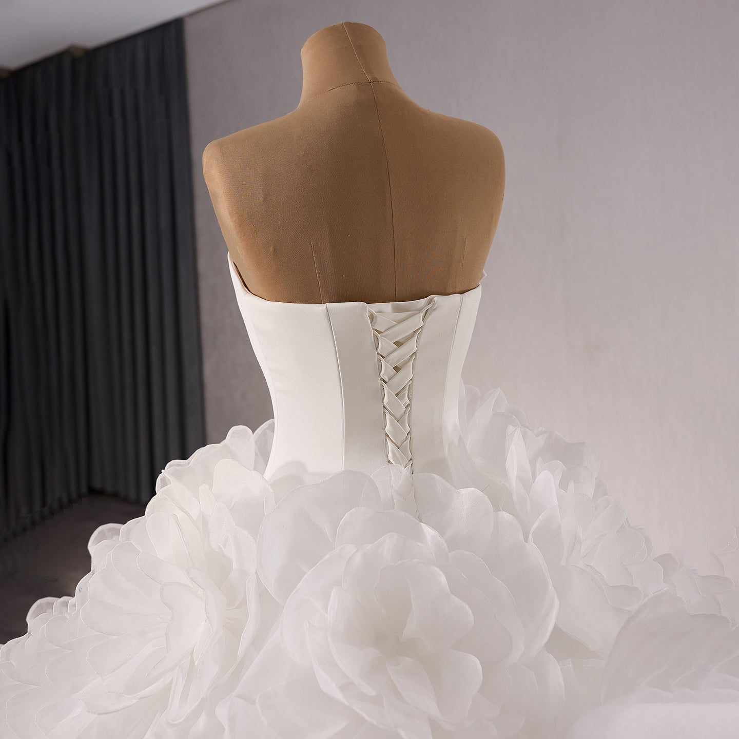 Luxury White Strapless 3D Floral Tulle Ball Gown HM241086