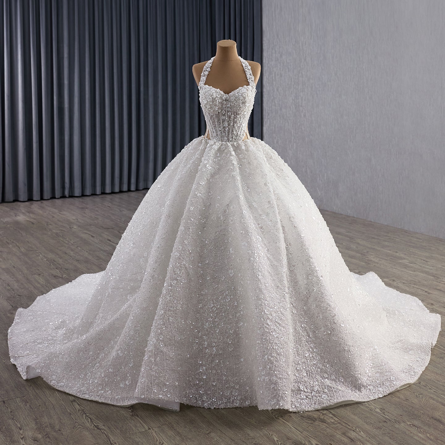 Luxury White Halter Floral Appliques Ball Gown Wedding Dress HM251085
