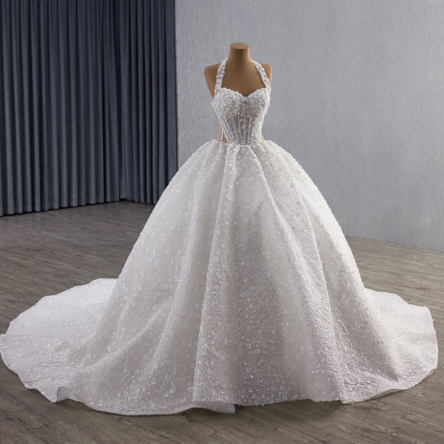 Luxury White Halter Floral Appliques Ball Gown Wedding Dress HM251085