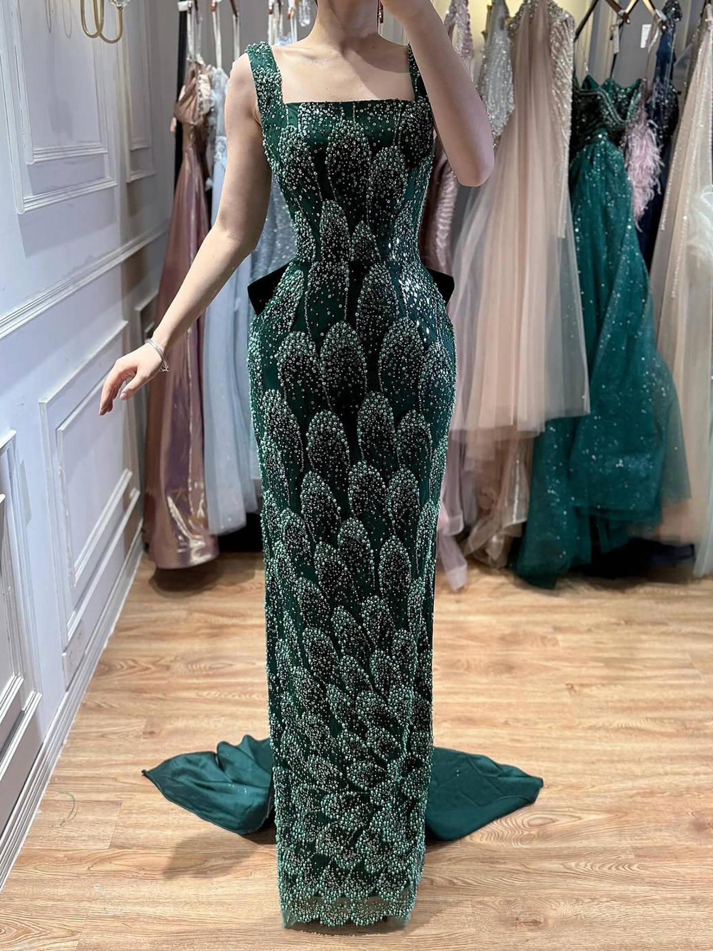 Luxury Evening Dress Emerald Green Bow Sheath Straight With Train CLA73380