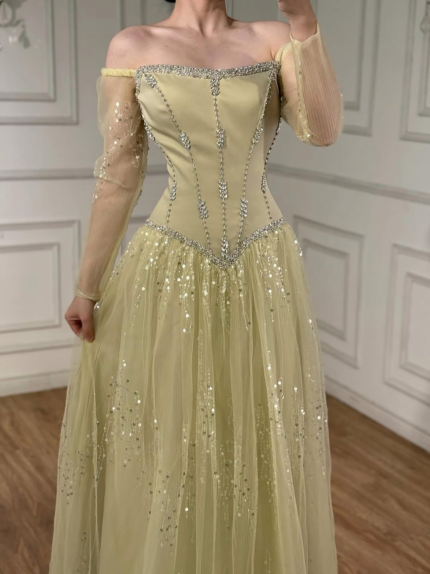 Schlichtes, arabisch-blaues, schulterfreies, langärmeliges A-Linien-Abendkleid mit Perlenbesatz für Mädchen, ideal für Abschlussball und Party (CLA73464)