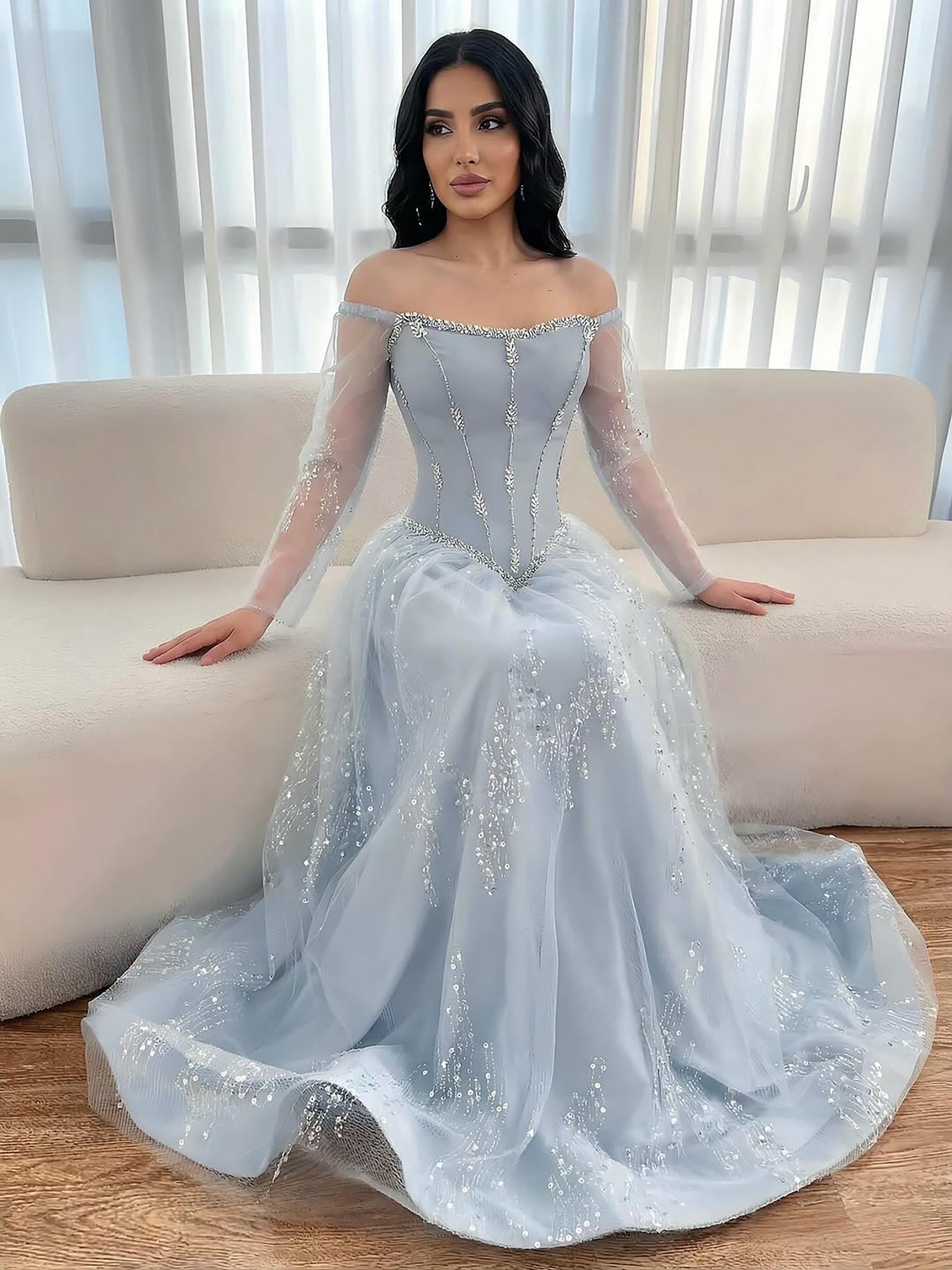 Schlichtes, arabisch-blaues, schulterfreies, langärmeliges A-Linien-Abendkleid mit Perlenbesatz für Mädchen, ideal für Abschlussball und Party (CLA73464)