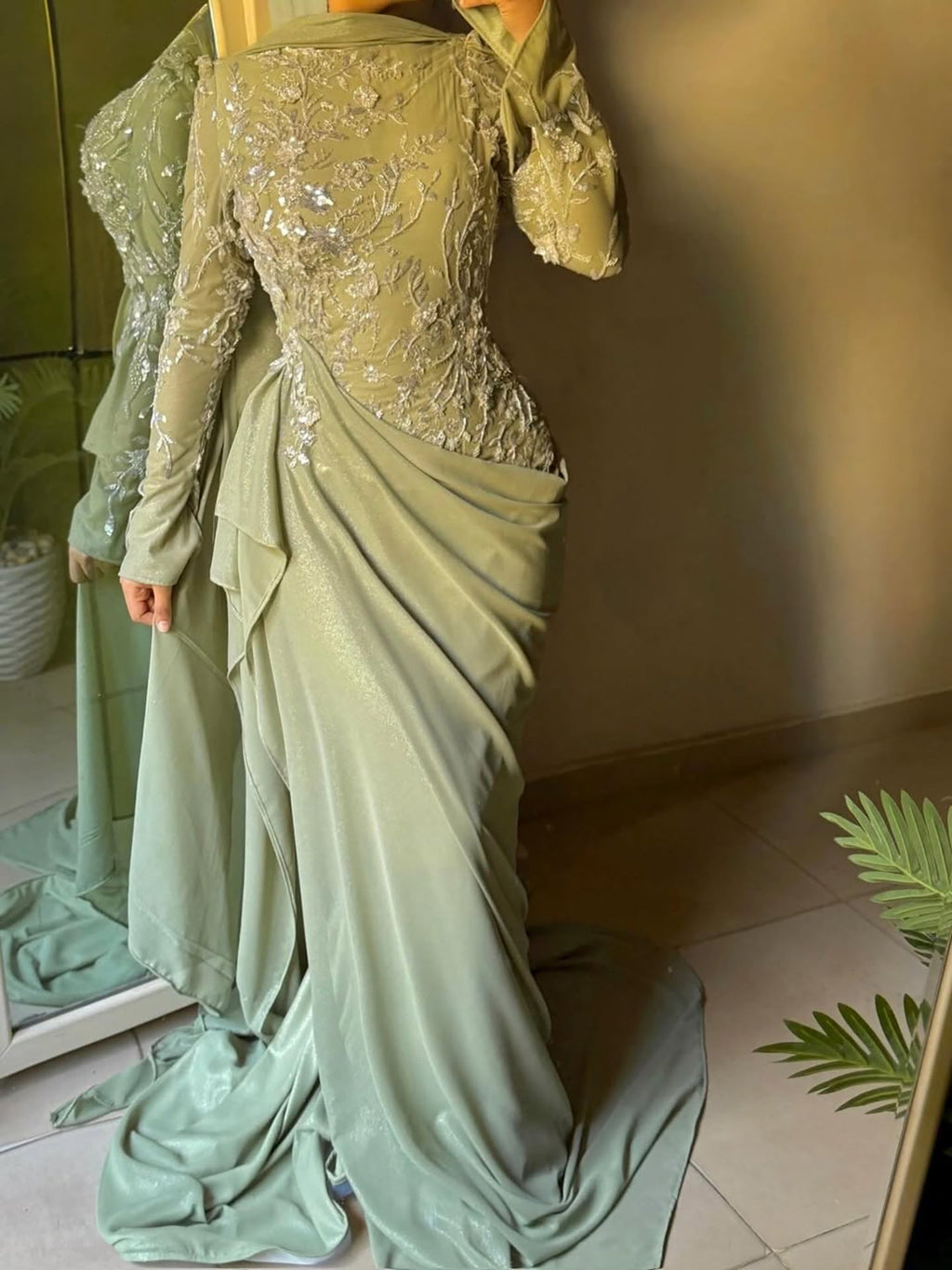 Luxury Sage Green Lace Appliques Evening Dress Long Sleeves LA73626