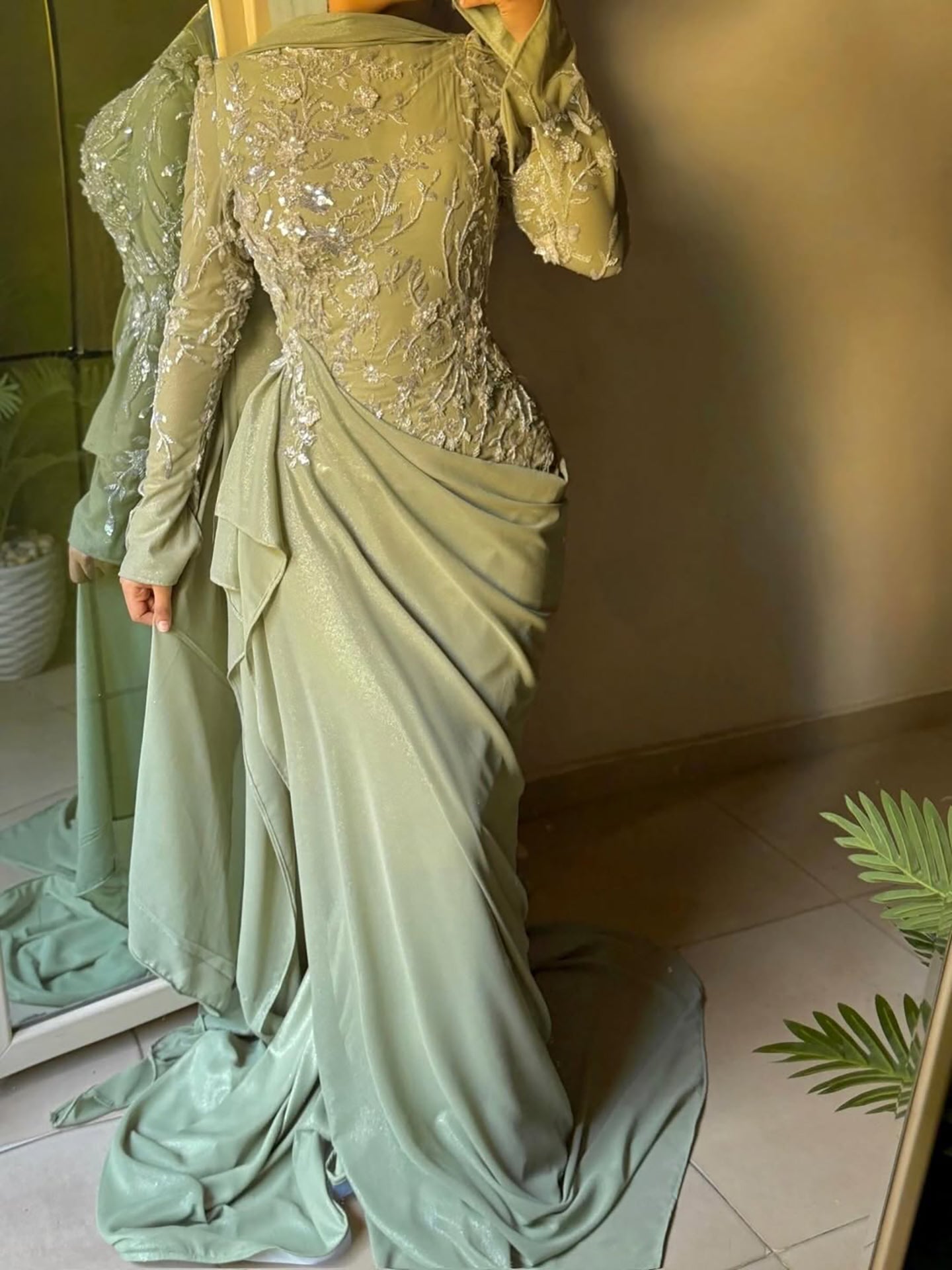Luxury Sage Green Lace Appliques Evening Dress Long Sleeves LA73626