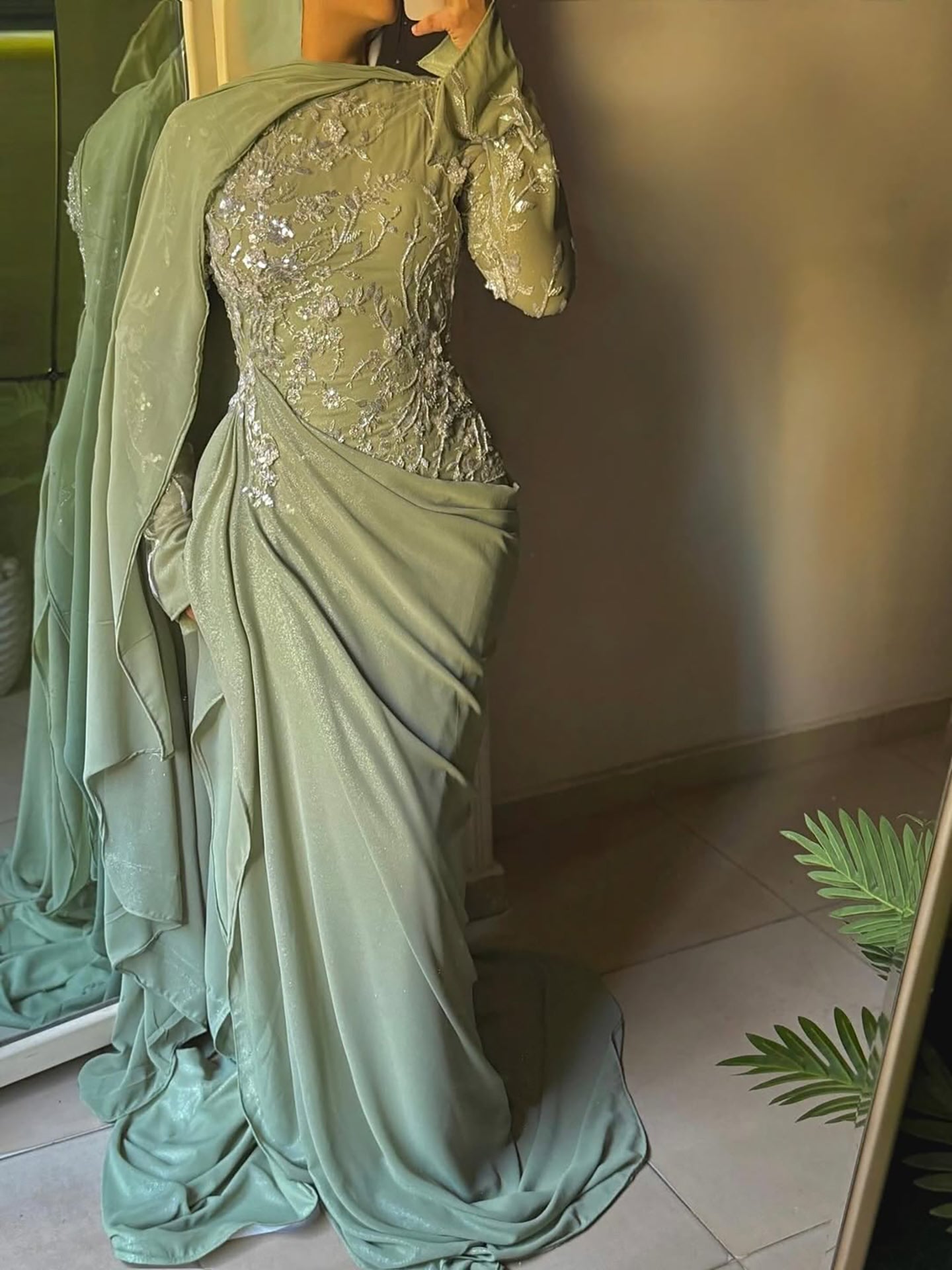 Luxury Sage Green Lace Appliques Evening Dress Long Sleeves LA73626