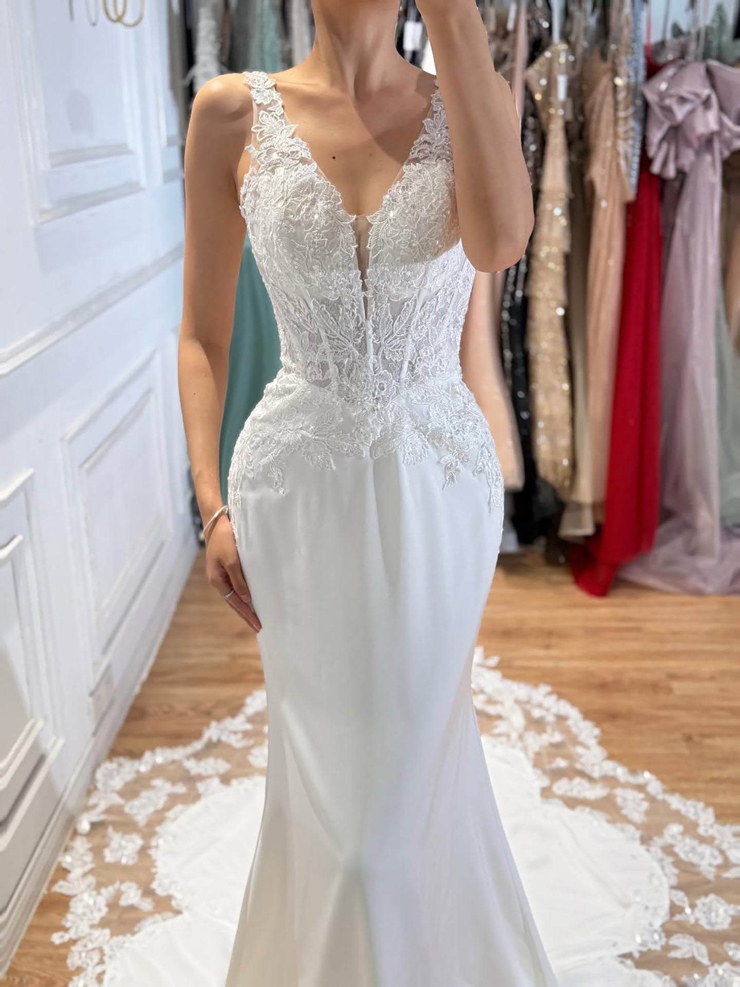 Luxury White V Neck Lace Bodice Zipper Back Mermaid Dress LA73690A